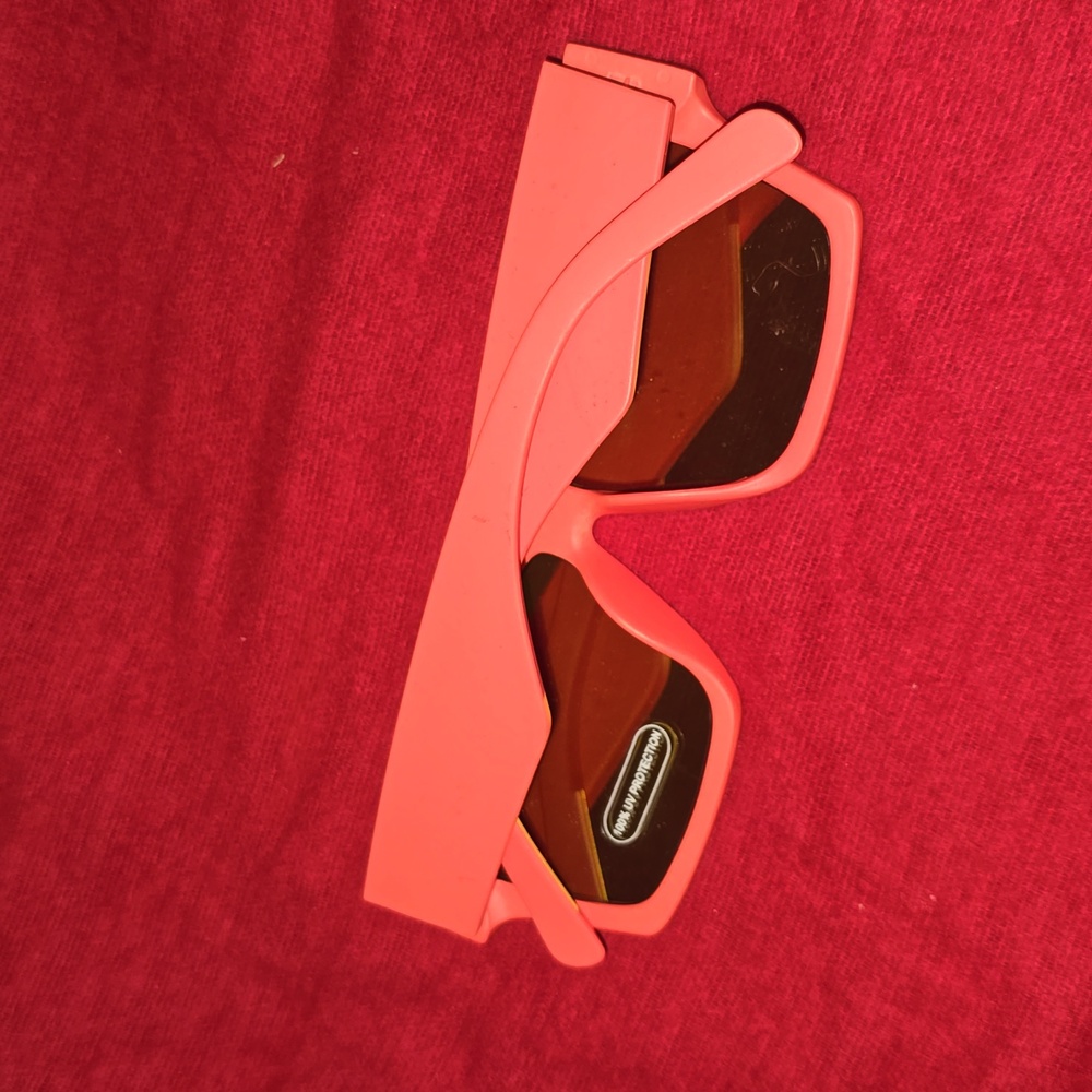 Sunglasses - Picture 4 of 5
